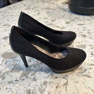 Tahari high heels. Size 6. Hardly worn.